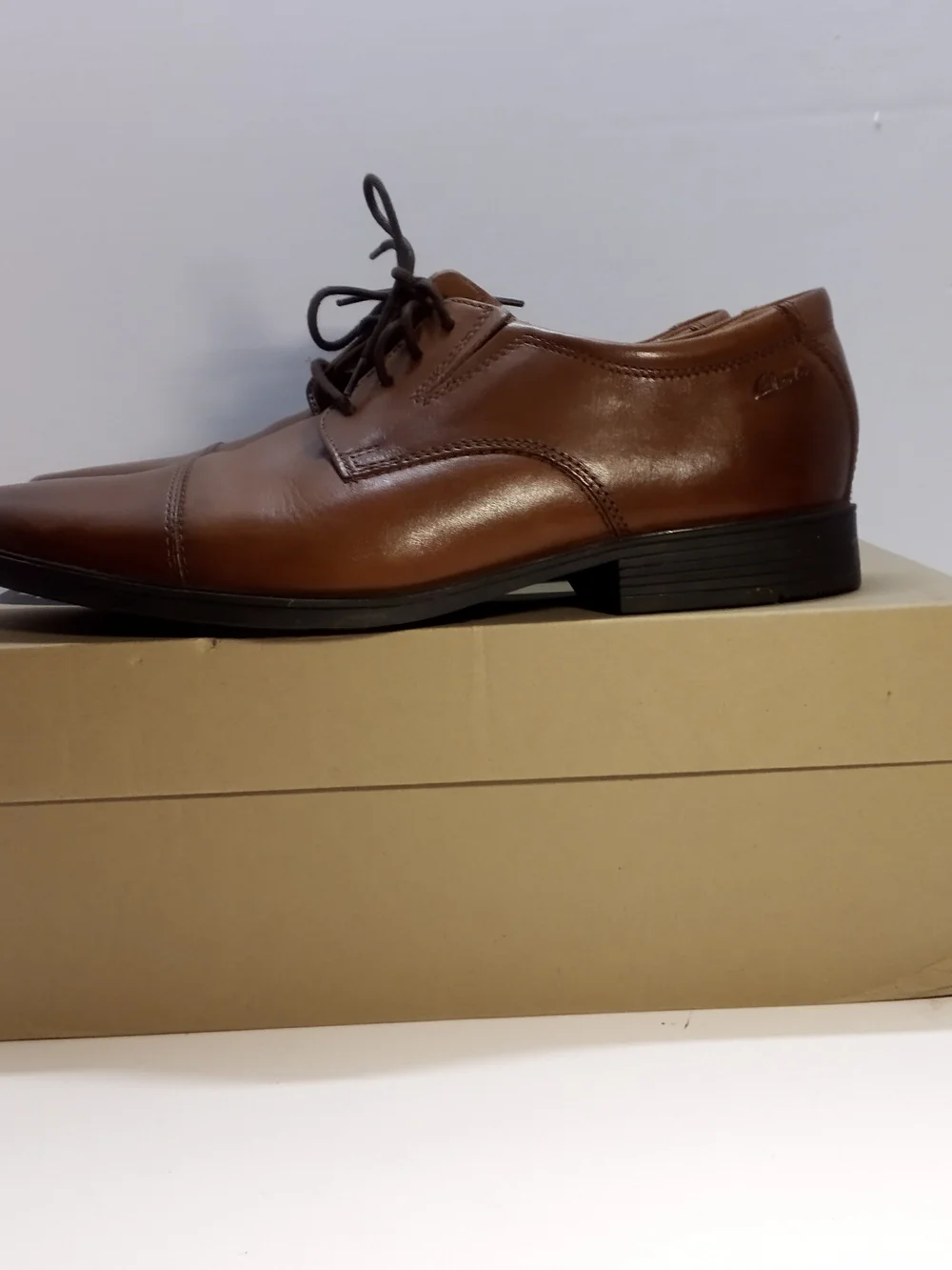 Clarks tan brown